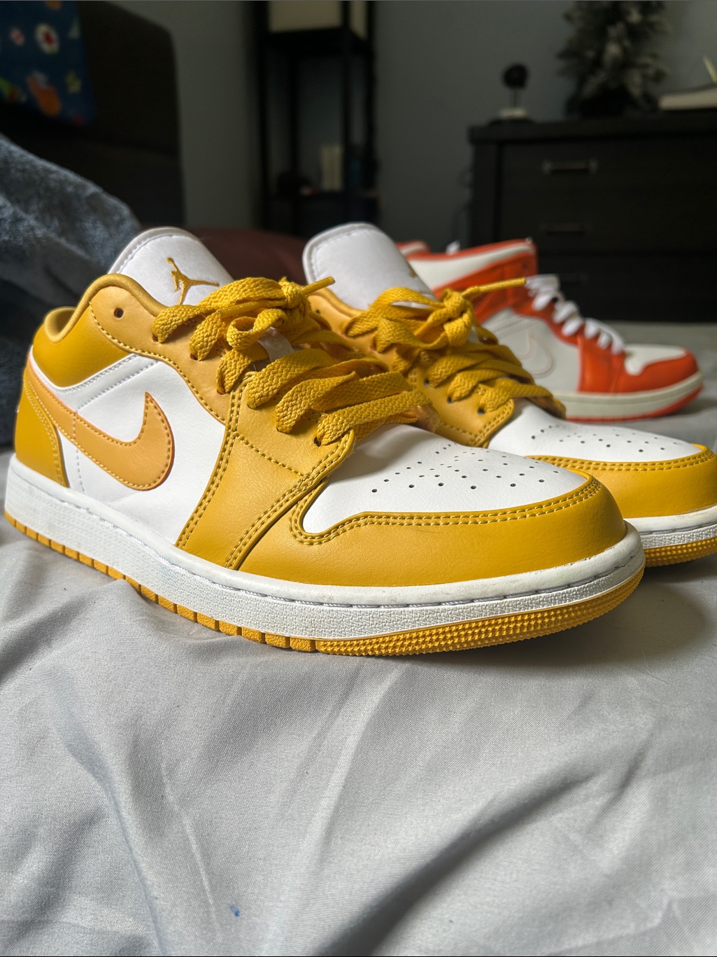 Nike Air Jordan 1 Low - White & Yellow